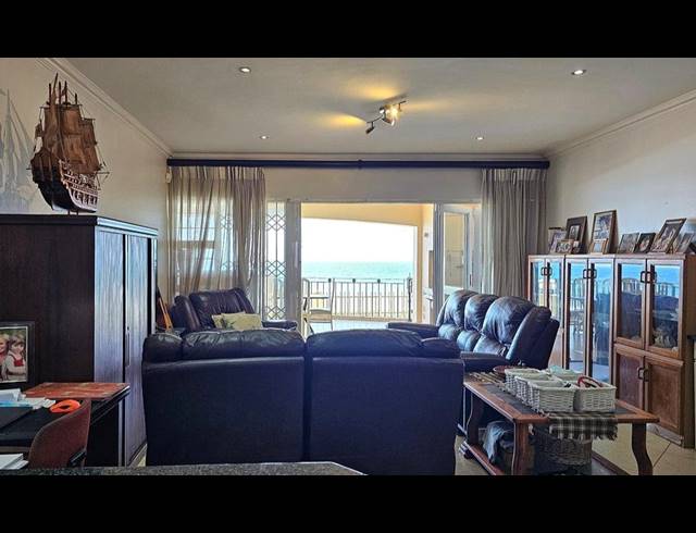 3 BEDROOM SECTIONAL TITLE FOR SALE IN UVONGO BEACH